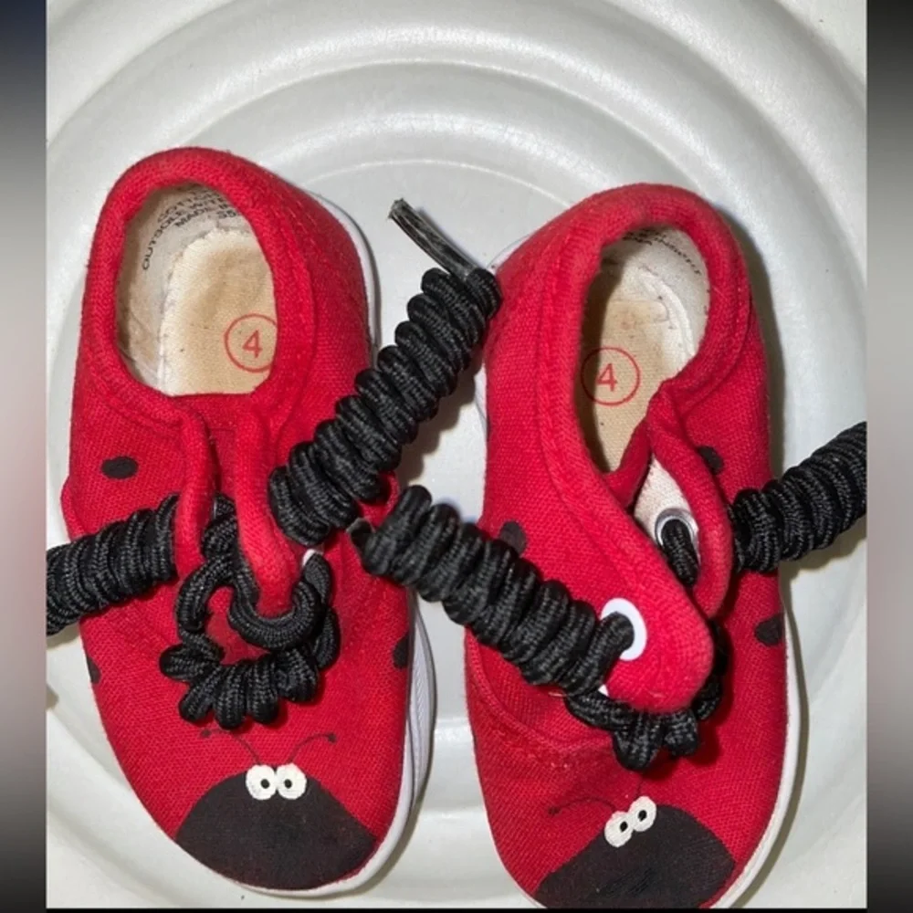 Ladybug‎ baby shoes sneakers Size 4.